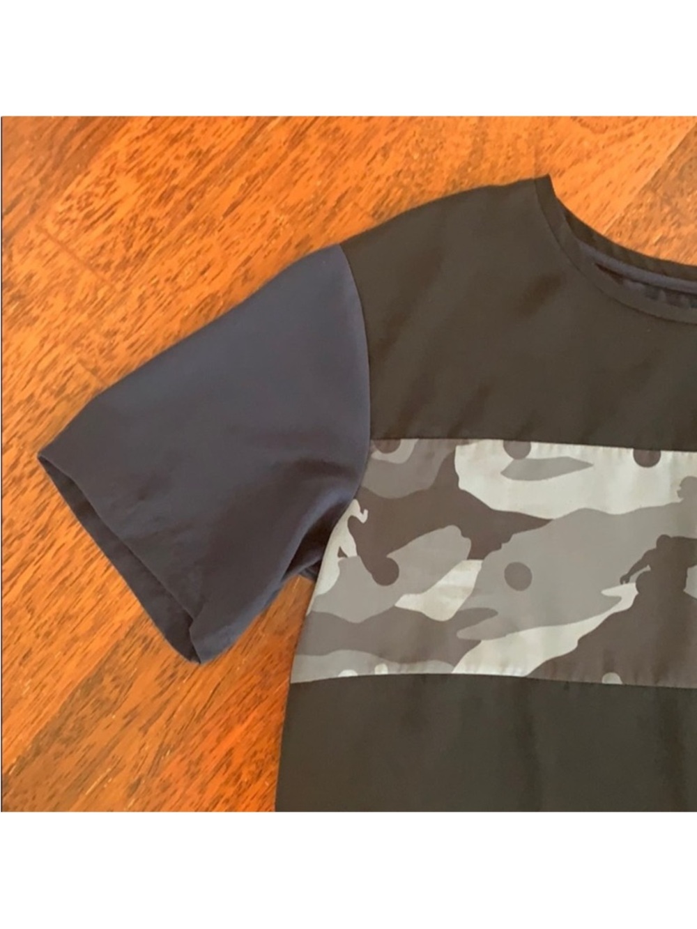 Under Armour UAS Women’s Silky Performance Tee – Black/Navy Camo Sz S - Picture 3 of 5